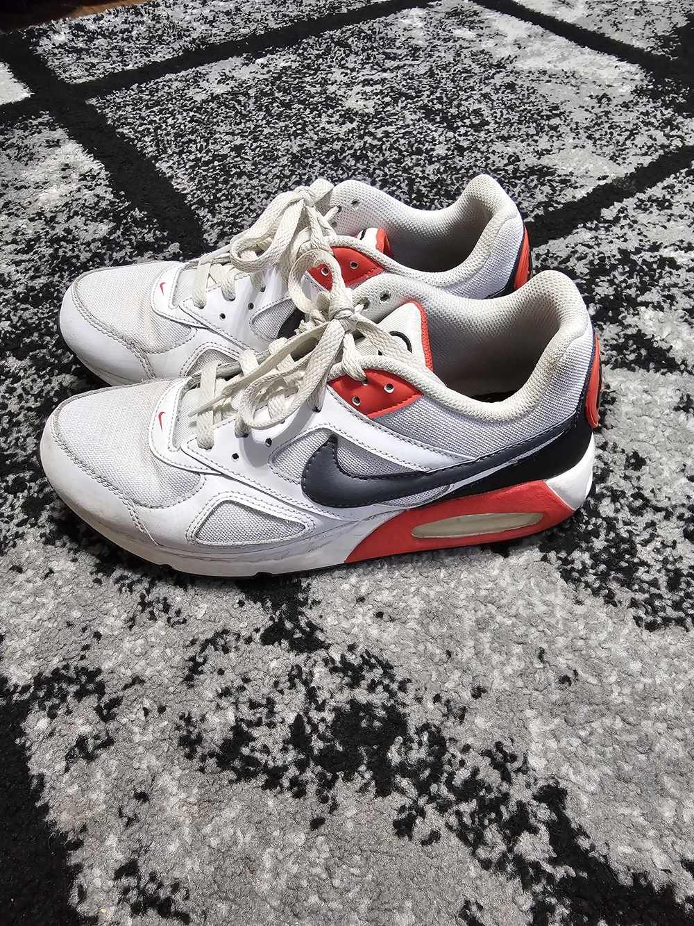 Nike Air Max White Red Low Running Shoes